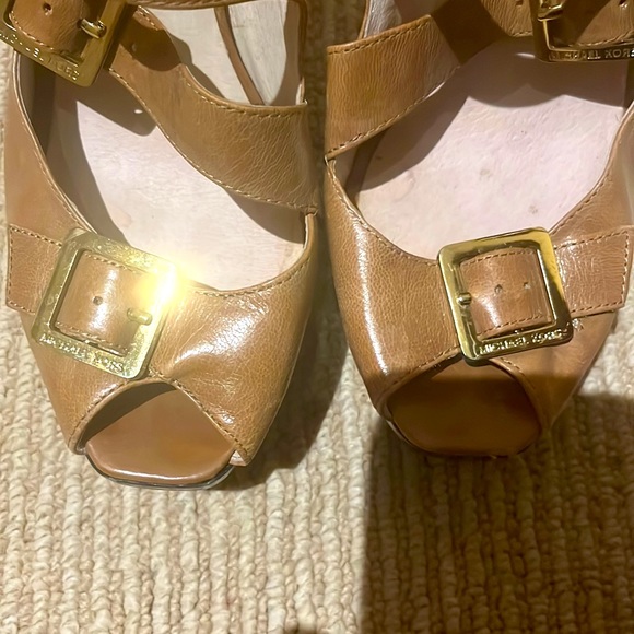 MICHAEL MICHAEL KORS Leather Triple-Buckle Heels, Tan + Gold, 8.5 — GUC - Picture 5 of 11